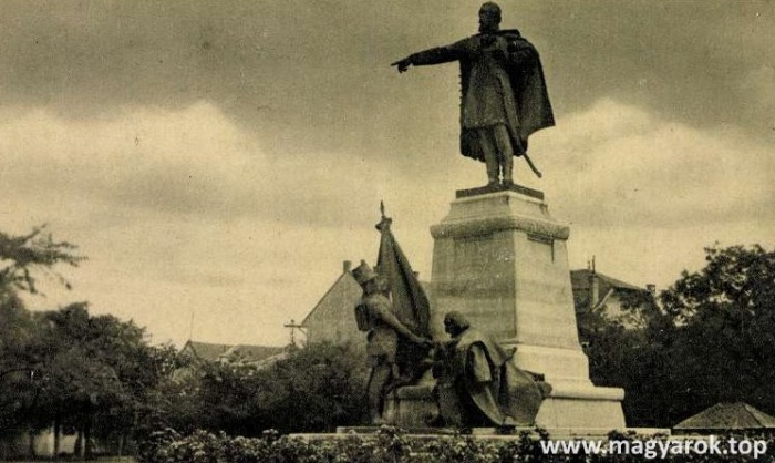 Cegléd, Kossuth szobor
